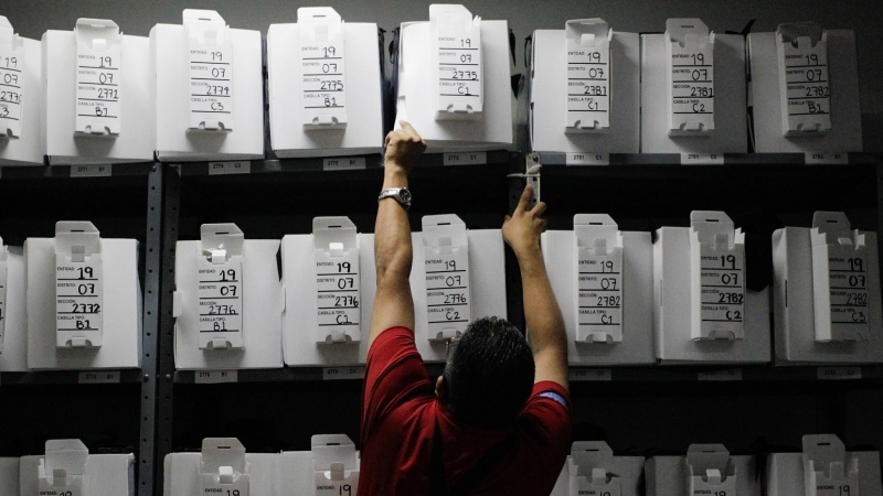 México distribuye el material electoral de cara a las elecciones del seis de junio.