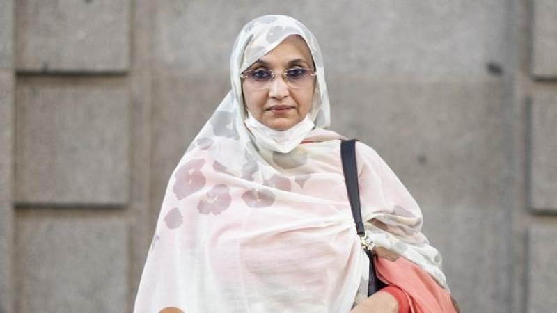 Aminetu Haidar, activista saharaui, en la Gran Vía de Madrid