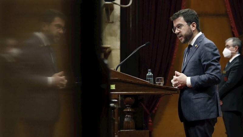 02/06/2021.-El presidente de la Generalitat, Pere Aragonés, interviene durante la sesión de control celebrada este miércoles en el pleno del Parlament.