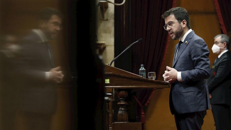 02/06/2021.-El presidente de la Generalitat, Pere Aragonés, interviene durante la sesión de control celebrada este miércoles en el pleno del Parlament.