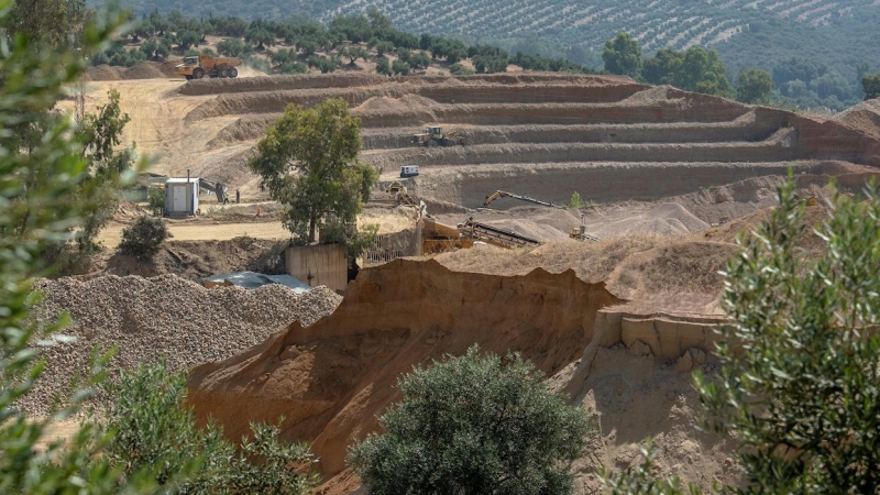 JAÉN, 04/06/2021.- Continúa la búsqueda del trabajador de 35 años que quedó sepultado tras producirse un derrumbe en una cantera de Villanueva de la Reina en Jaén.