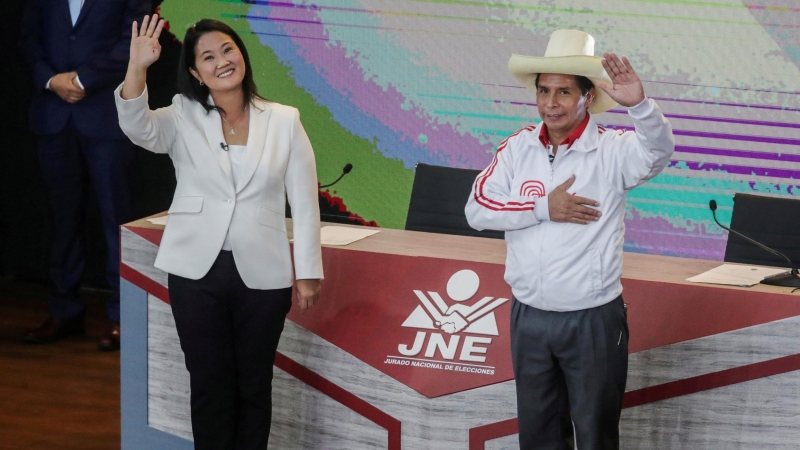 Los candidatos presidenciales de Perú Castillo y Fujimori en su último debate antes de la segunda vuelta de las elecciones del 6 de junio, en Arequipa, Perú