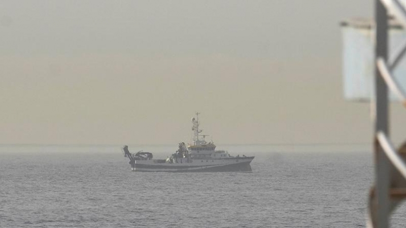 El buque del Instituto Español de Oceanografía (IEO) Ángeles Alvariño sigue rastreando con un sonar este jueves los fondos marinos de la costa de Santa Cruz de Tenerife.