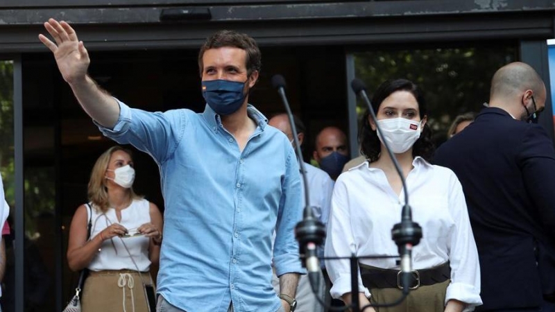 El presidente del PP Pablo Casado, y la presidenta de la Comunidad de Madrid, Isabel Díaz Ayuso, participan en la concentración contra los indultos del 'procés' en Madrid.