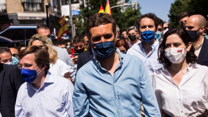 El alcalde de Madrid, José Luis Martínez-Almeida; el presidente del Partido Popular, Pablo Casado y la presidenta de la Comunidad de Madrid en funciones, Isabel Díaz Ayuso, participan en la concentración contra la concesión de los indultos a los presos d