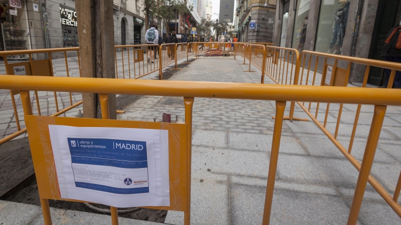 Imagen de las obras de repavimentación de las calles Montera y Arenal.