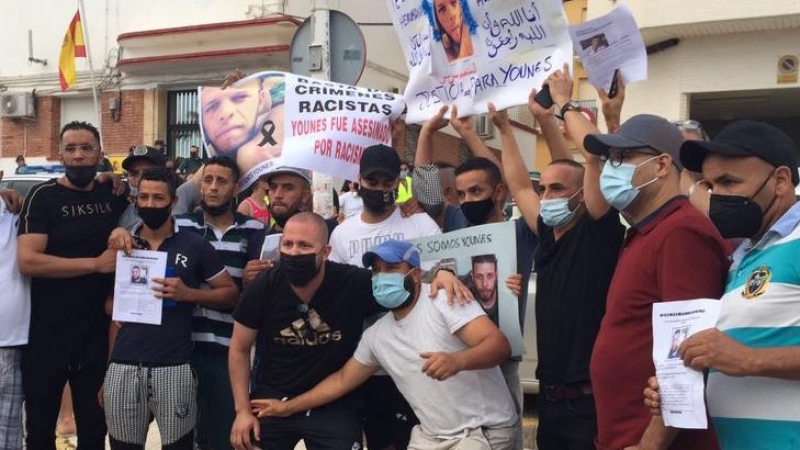 Ciudadanos de Mazarrón claman contra los crímenes racistas.