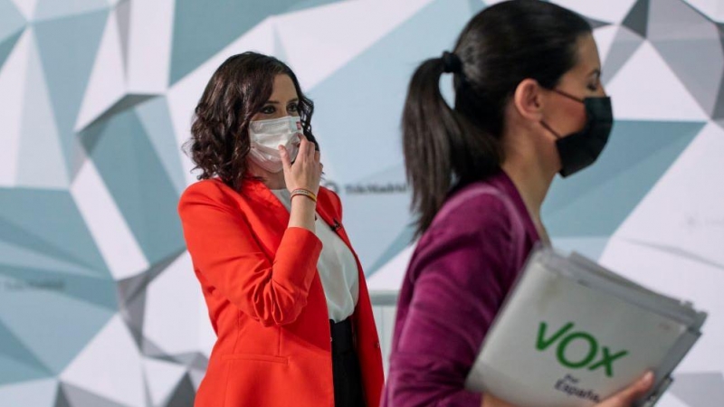 La presidenta en funciones de la Comunidad de Madrid, Isabel Díaz Ayuso y la portavoz de Vox en la Asamblea de Madrid, Rocío Monasterio, en el primer debate electoral de la campaña del 4M.