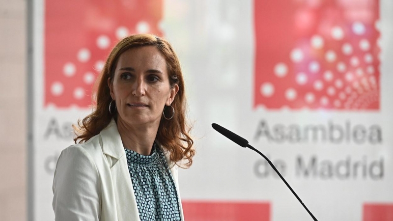 La diputada de Más Madrid a la Asamblea de Madrid Mónica García hace una declaración a la prensa antes de asistir a la primera jornada del debate de investidura de la presidenta electa a la Comunidad Isabel Díaz Ayuso este jueves.