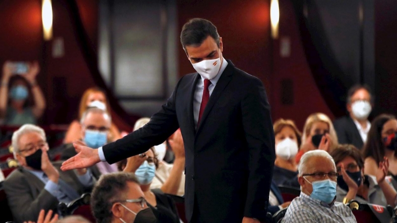 El presidente del Gobierno, Pedro Sánchez, a su salida del Teatre del Liceu de Barcelona, donde anunció la aprobación de los indultos.