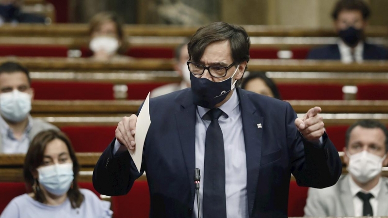 El líder del PSC en el Parlament, Salvador Illa, durante una sesión en la Cámara.