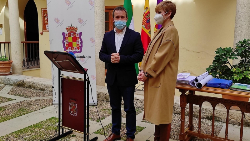 Julio Millán (PSOE) y María Cantos (Cs). Archivo.
