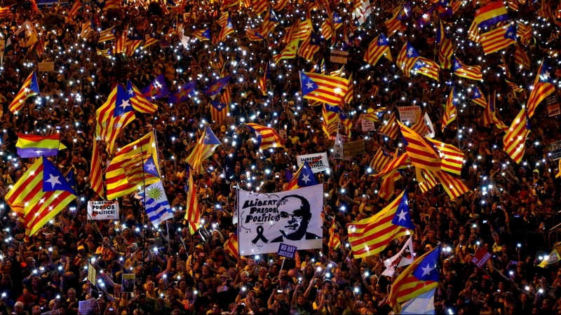 Un mitin de organizaciones separatistas catalanas para manifestarse contra el juicio de los líderes catalanes, en una imagen de archivo.