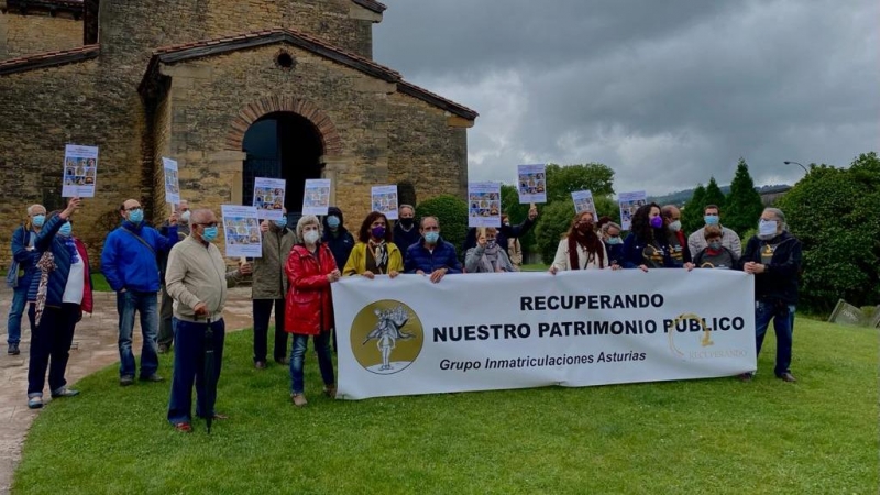 Concentración en Oviedo en contra de las inmatriculaciones de la Iglesia Católica.