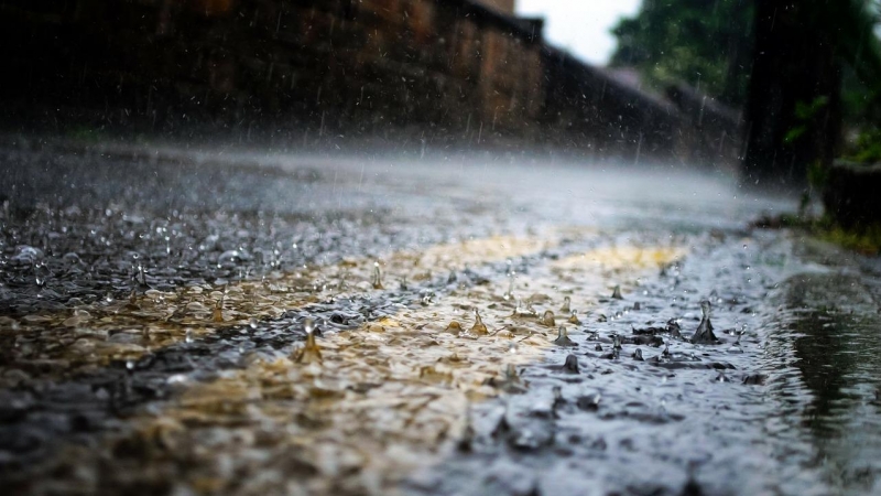 LLuvia en la carretera.