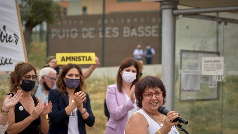 La exconsellera Dolors Bassa a su salida del Centro Penitenciario de Puig de les Basses,