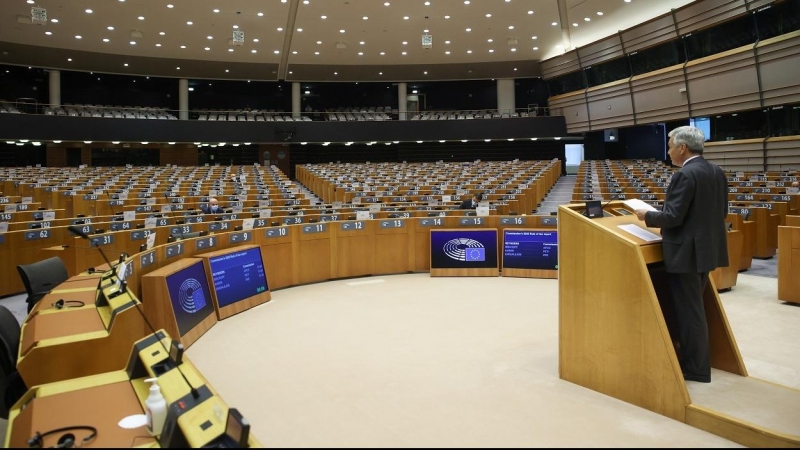 El comisario europeo de Justicia Didier Reynders pronuncia las declaraciones de apertura durante el debate del Parlamento Europeo sobre el informe de la Comisión sobre el estado de derecho de 2020, en Bruselas, Bélgica.