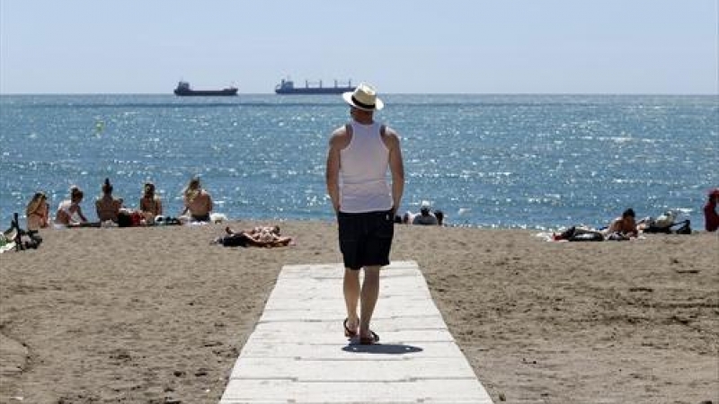 Foto de archivo de la playa de Málaga el 02 de mayo de 2021.