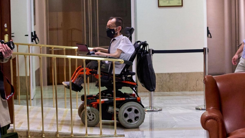 11/05/2021.- El portavoz de Unidas Podemos en el Congreso, Pablo Echenique, a su llegada a una Junta de Portavoces. J. Hellín. POOL / Europa Press