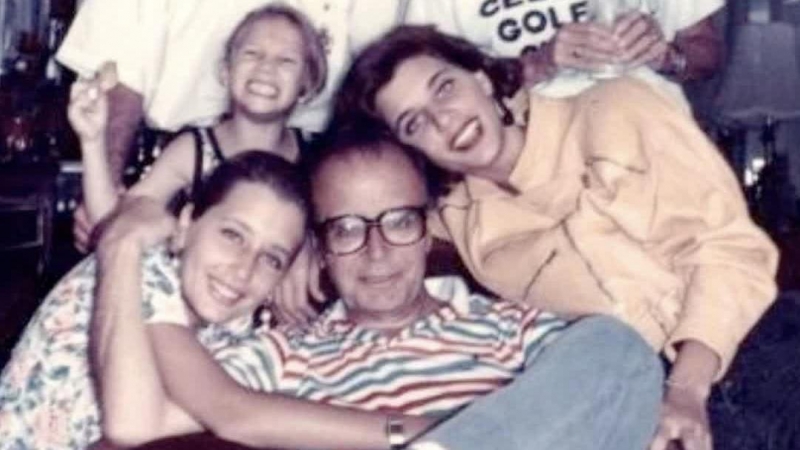 Antonio Pertiñez y Luise Heidenreich junto a su familia.
