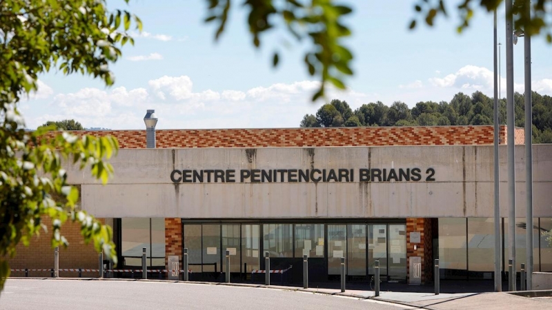 Vista del pasado jueves 24 de junio del exterior del centro penitenciario Brians 2 en Barcelona, donde John McAfee, fue hallado muerto en su celda.