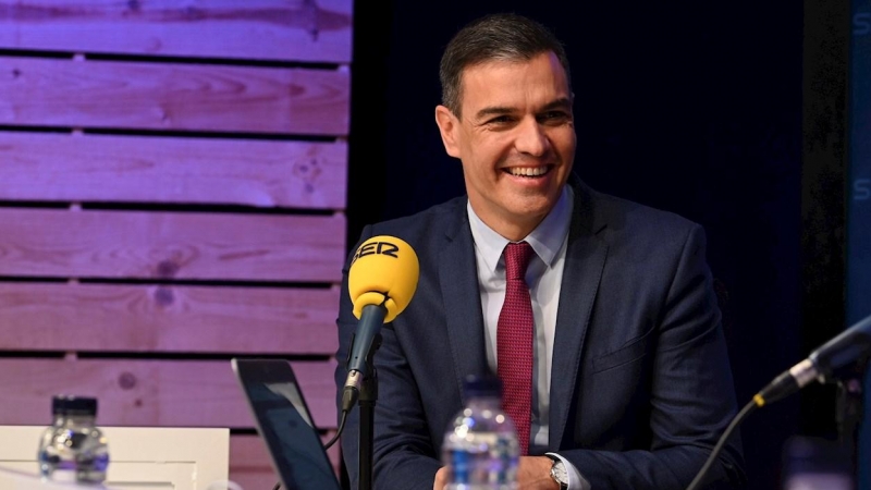 El presidente del Gobierno, Pedro Sánchez, es entrevistado por la cadena Ser en Barcelona este lunes.