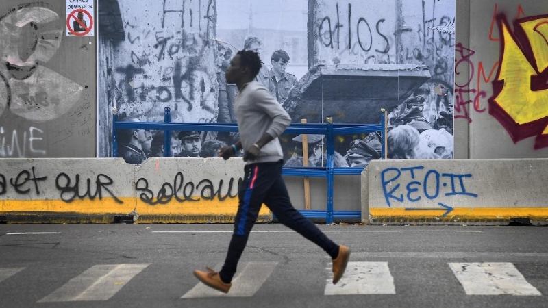 Obra caía del muro de Berlín