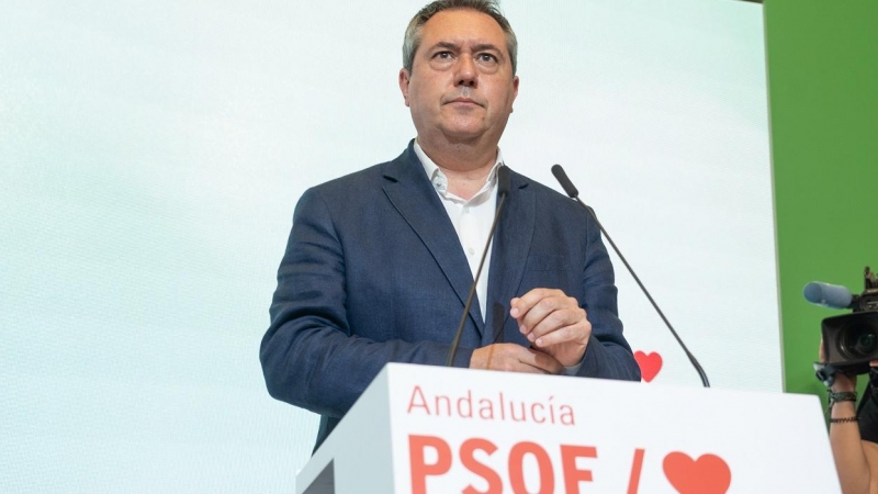 El candidato del PSOE-A a la presidencia de la Junta, Juan Espadas, en la rueda de prensa que ha ofrecido en la sede del partido con la secretaria general, Susana Díaz (no aparece en la imagen). E.P./Eduardo Briones