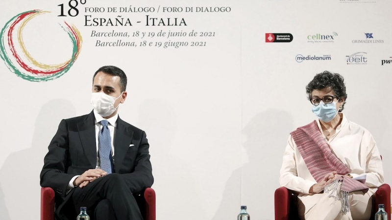 La ministra de Asuntos Exteriores, Arancha González Laya, y su homólogo de Italia, Luigi di Maio, durante la sesión de clausura del Foro de Diálogo España-Italia, celebrado el pasado fin de semana en Barcelona. EFE/Andreu Dalmau
