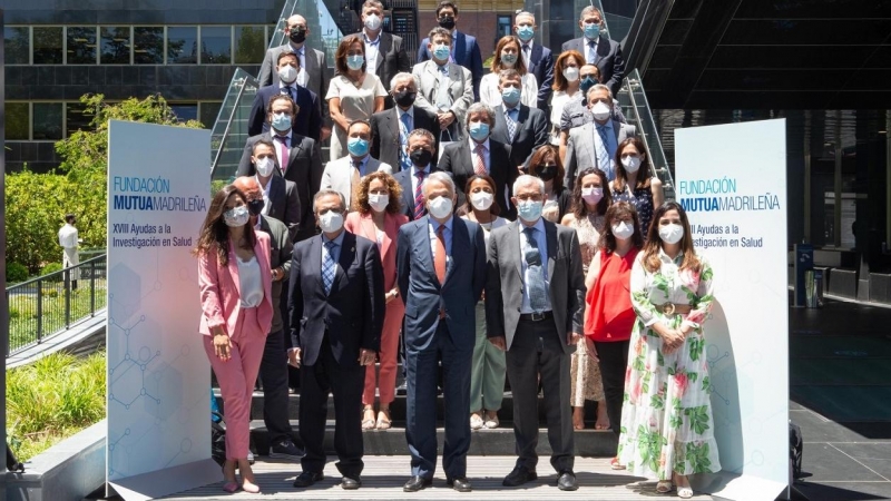 Foto de familia de lo benificiarios de las XVIII Ayudas a la Investigación en Salud, concedidas por la Fundación Mutua Madrileña.