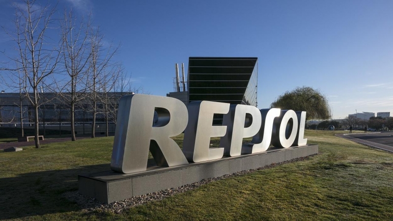 El logo de Repsol en su centro de I+D (Repsol Technology Lab), en la localidad madrileña de Móstoles.