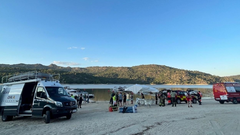 Bomberos de la Comunidad de Madrid y Guardia Civil participan en la búsqueda una niña de 10 años que ha desaparecido este martes en el embalse de San Juan, en el municipio madrileño de San Martín de Valdeiglesias.