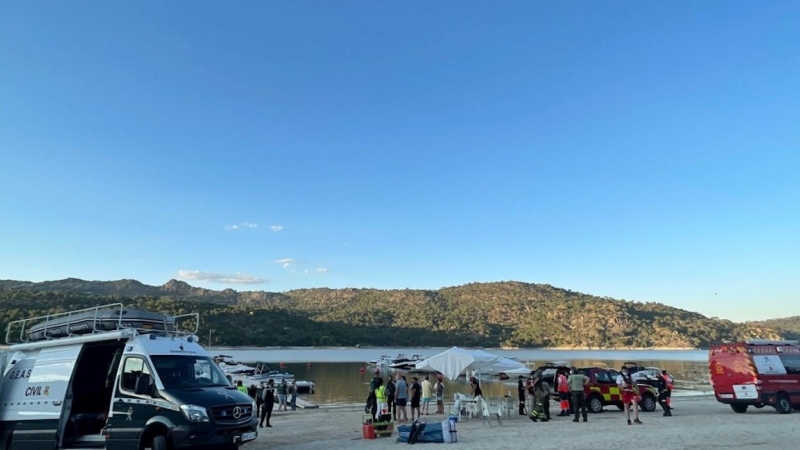 Bomberos de la Comunidad de Madrid y Guardia Civil participan en la búsqueda una niña de 10 años que ha desaparecido este martes en el embalse de San Juan, en el municipio madrileño de San Martín de Valdeiglesias.