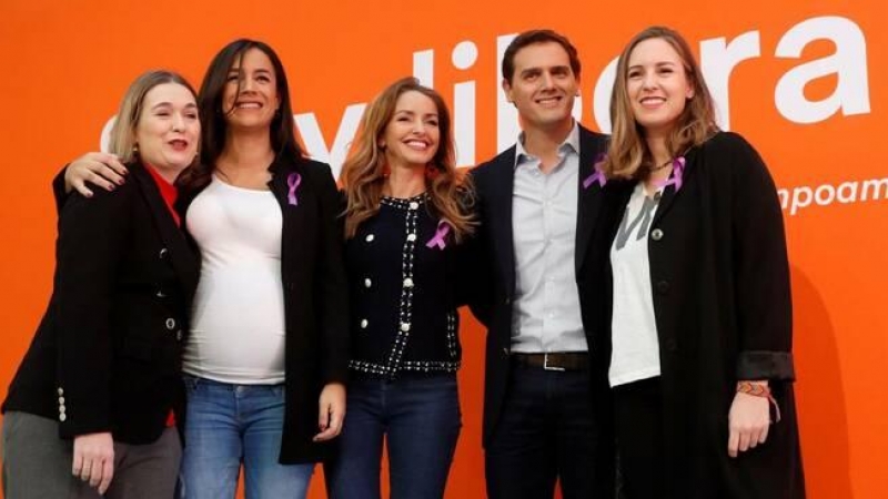 El exlíder de Ciudadanos, Albert Rivera, junto a la actual consejera Marta Rivera, la vicealcaldesa Begoña Villacís, la recién nombrada directora de Igualdad Patricia Reyes y la exportavoz de Cs Melisa Rodríguez.