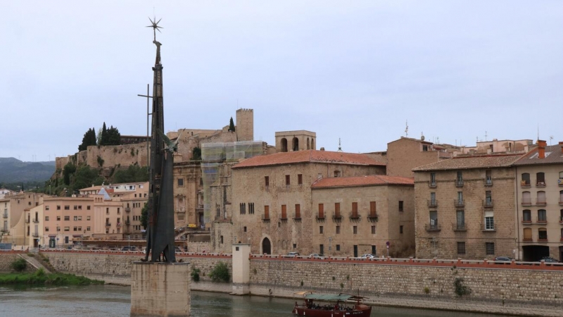 El monument franquista de l'Ebre a Tortosa. Imatge del 23 de maig del 2021