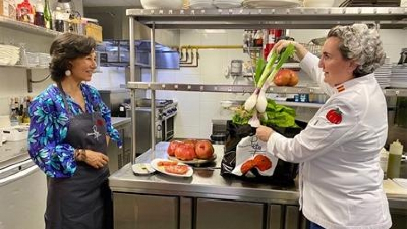 Ana Botín, presidenta de Banco Santander, y Pepa Muñoz, chef del restaurante El Qüenco de Pepa