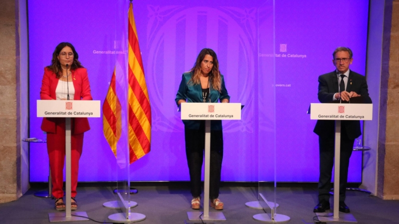 La consellera de la Presidència, Laura Vilagrà; la portaveu del Govern, Patrícia Plaja; i el conseller d'Economia, Jaume Giró; durant la roda de premsa a Palau del 6 de juliol de 2021