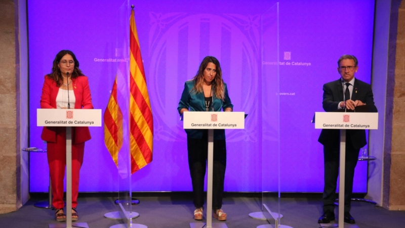 La consellera de la Presidència, Laura Vilagrà; la portaveu del Govern, Patrícia Plaja; i el conseller d'Economia, Jaume Giró; durant la roda de premsa a Palau del 6 de juliol de 2021
