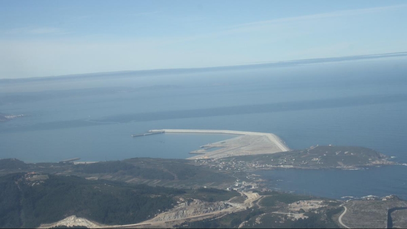 Vista aérea de las obras del puerto exterior de A Coruña en el 2012.