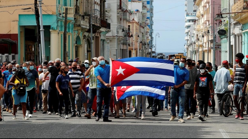 Imagen del pasado domingo de una concentración frente al capitolio de Cuba, en La Habana.