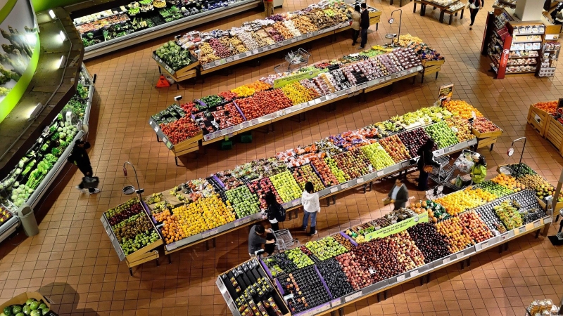 Los alimentos se encarecen, salvo las frutas, hortalizas y legumbres que mantienen los precios más baratos que en 2020.