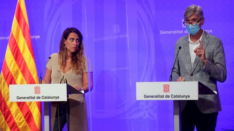 El conseller de Sanidad de la Generalitat de Catalunya, Josep Maria Argimón, junto a la portavoz del Govern, Patrícia Plaja.