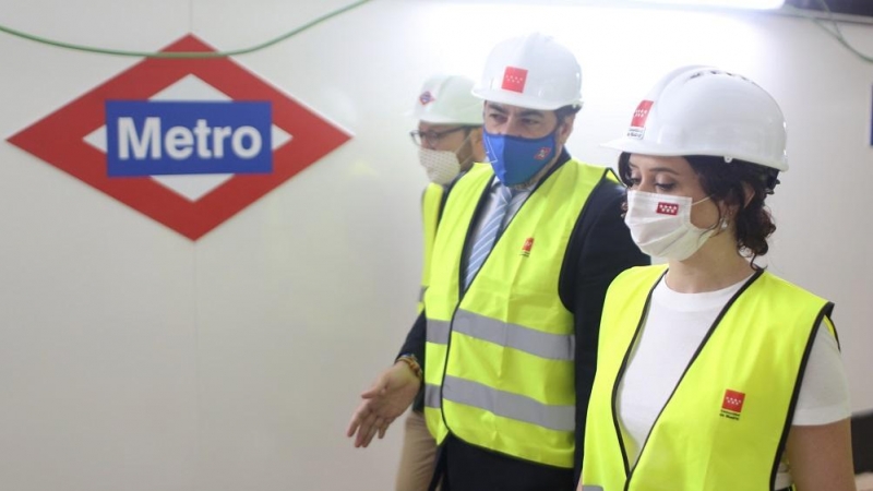 Isabel Díaz Ayuso visita las obras del metro de Gran Vía.