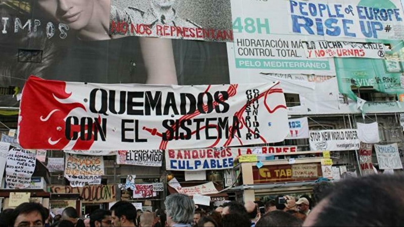 Imagen de una pancarta puesta en la Puerta del Sol el 15M de 2011.