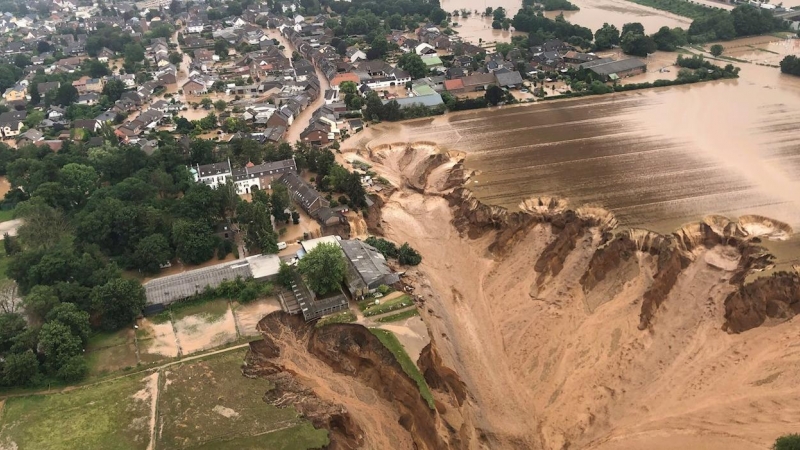 Fotografía aérea de los destrozos en la región alemana de  Erftstadt-Blessem.