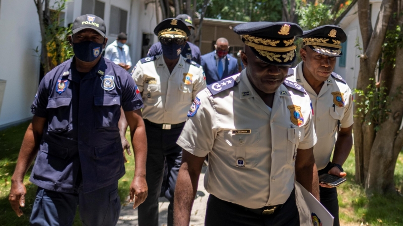 El director general de la Policía de Haití, Leon Charles, sale de una rueda de prensa en Puerto Príncipe. - REUTERS