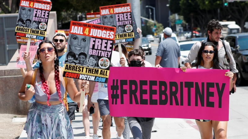 Protesta en apoyo de Britney Spears durante una audiencia del caso de tutela, en Los Ángeles. - REUTERS