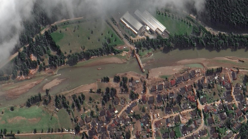 Imagen satelital de la localidad alemana de Liers, devastada por las inundaciones.