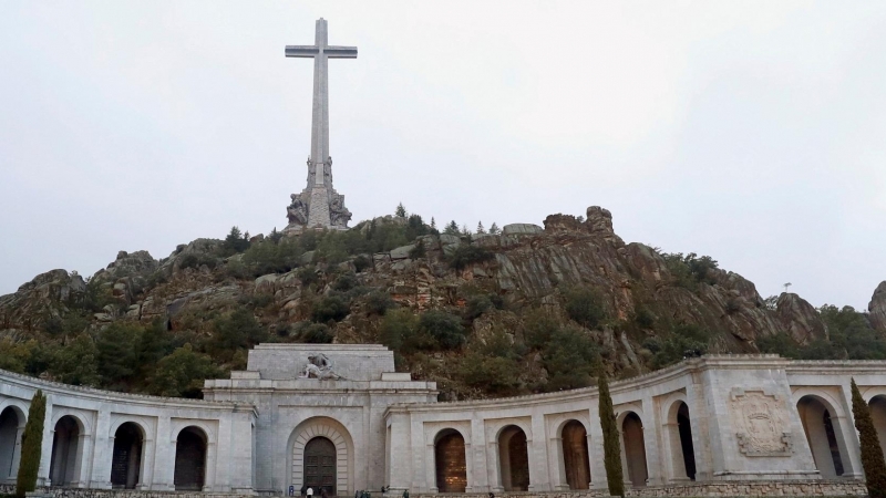 El proyecto de ley prevé proscribir las fundaciones de orientación franquista, como la del Valle de los Caídos y la dedicada al dictador.