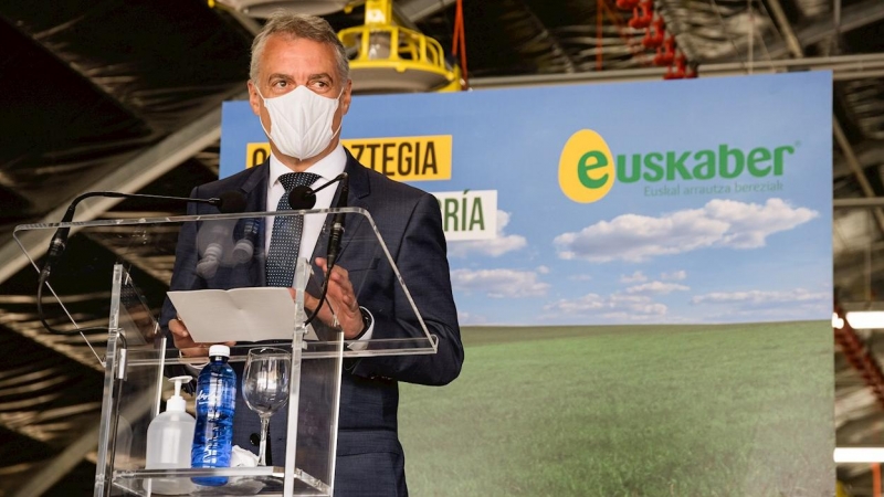 El lehendakari, Iñigo Urkullu, el viernes 16 de julio de 2021 durante la inauguración de la primera Granja avícola de Recría de Euskadi .